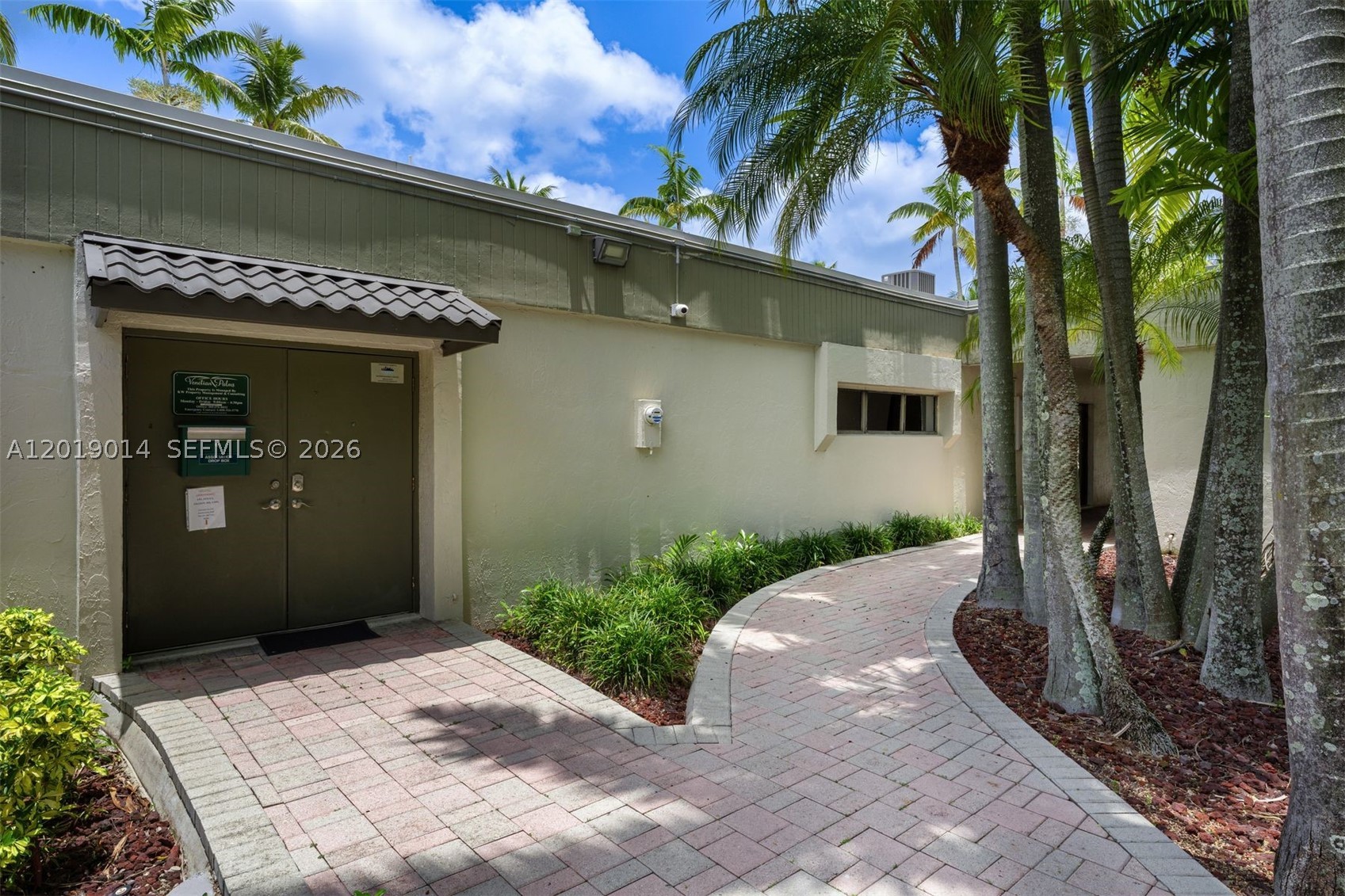 VENETIAN PALMS CONDO - Residential Lease