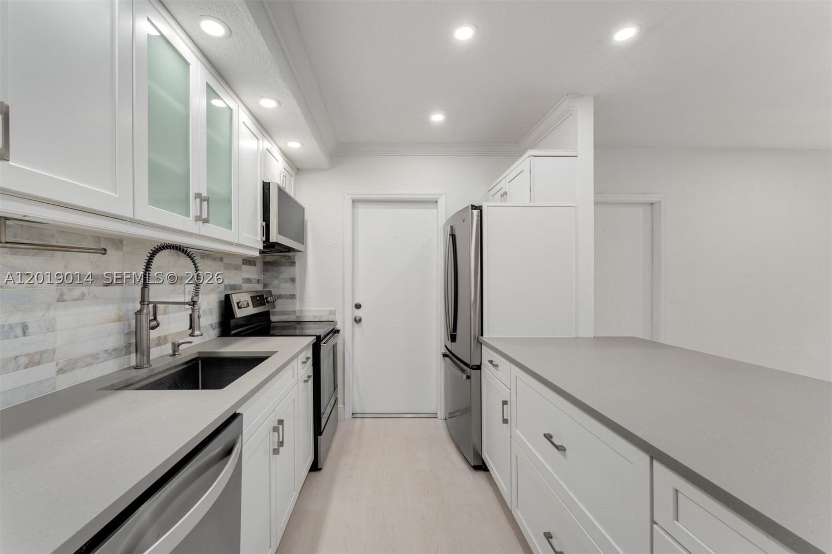 VENETIAN PALMS CONDO - Residential Lease