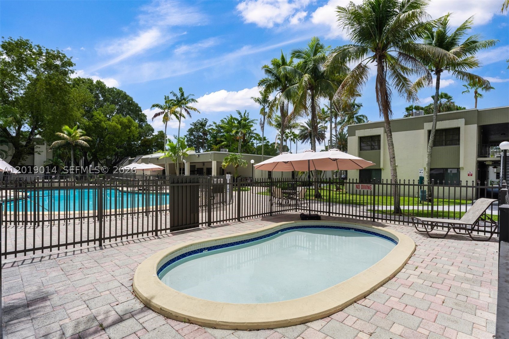 VENETIAN PALMS CONDO - Residential Lease