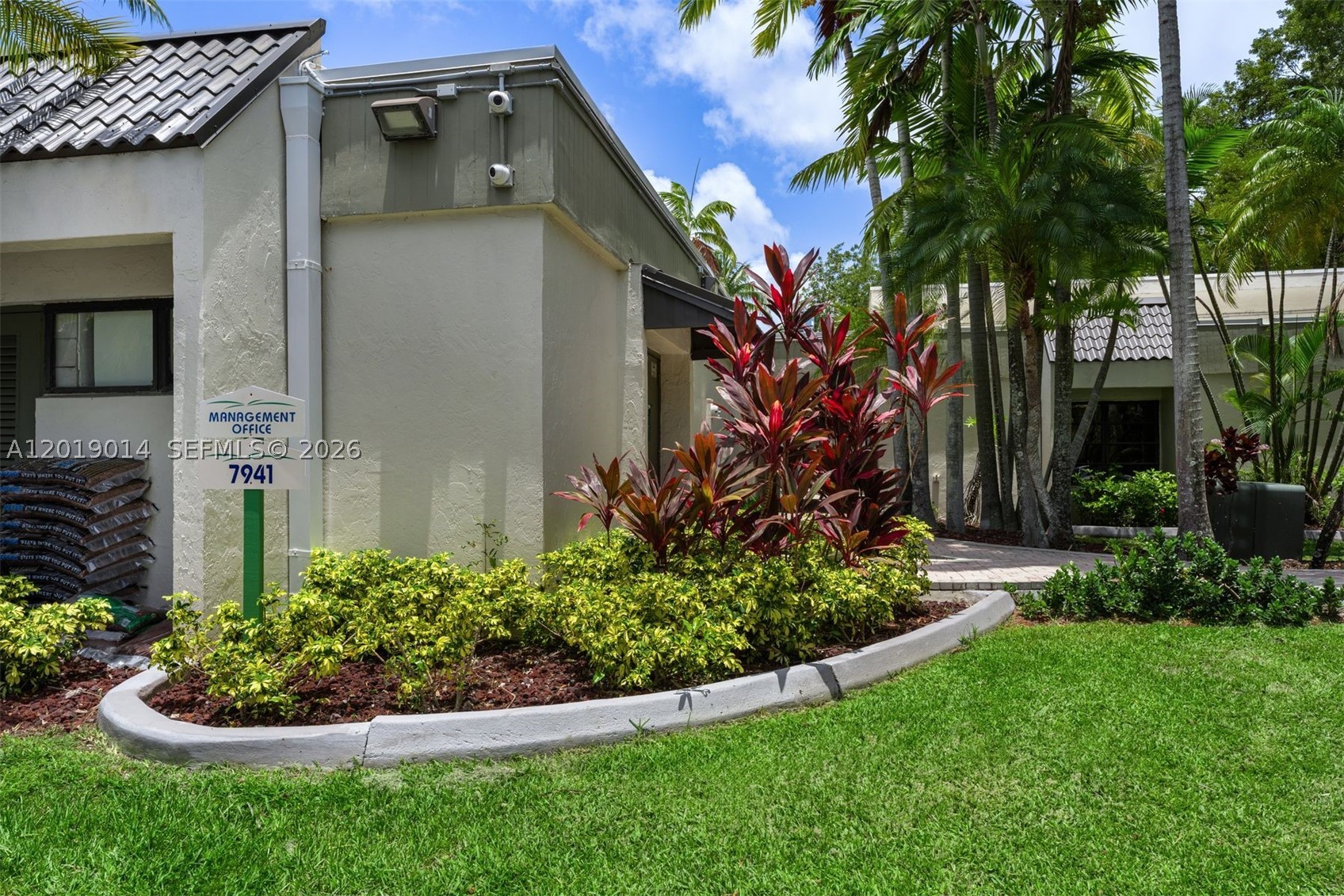 VENETIAN PALMS CONDO - Residential Lease