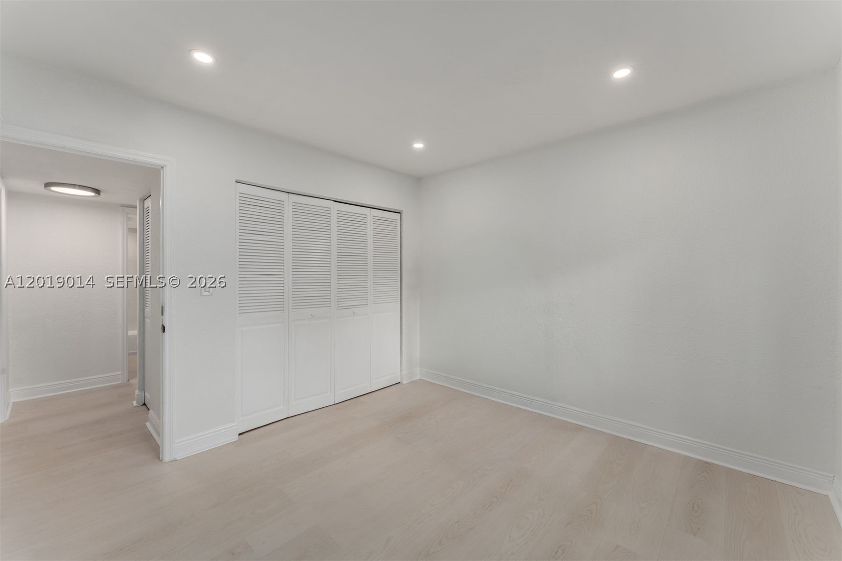 VENETIAN PALMS CONDO - Residential Lease