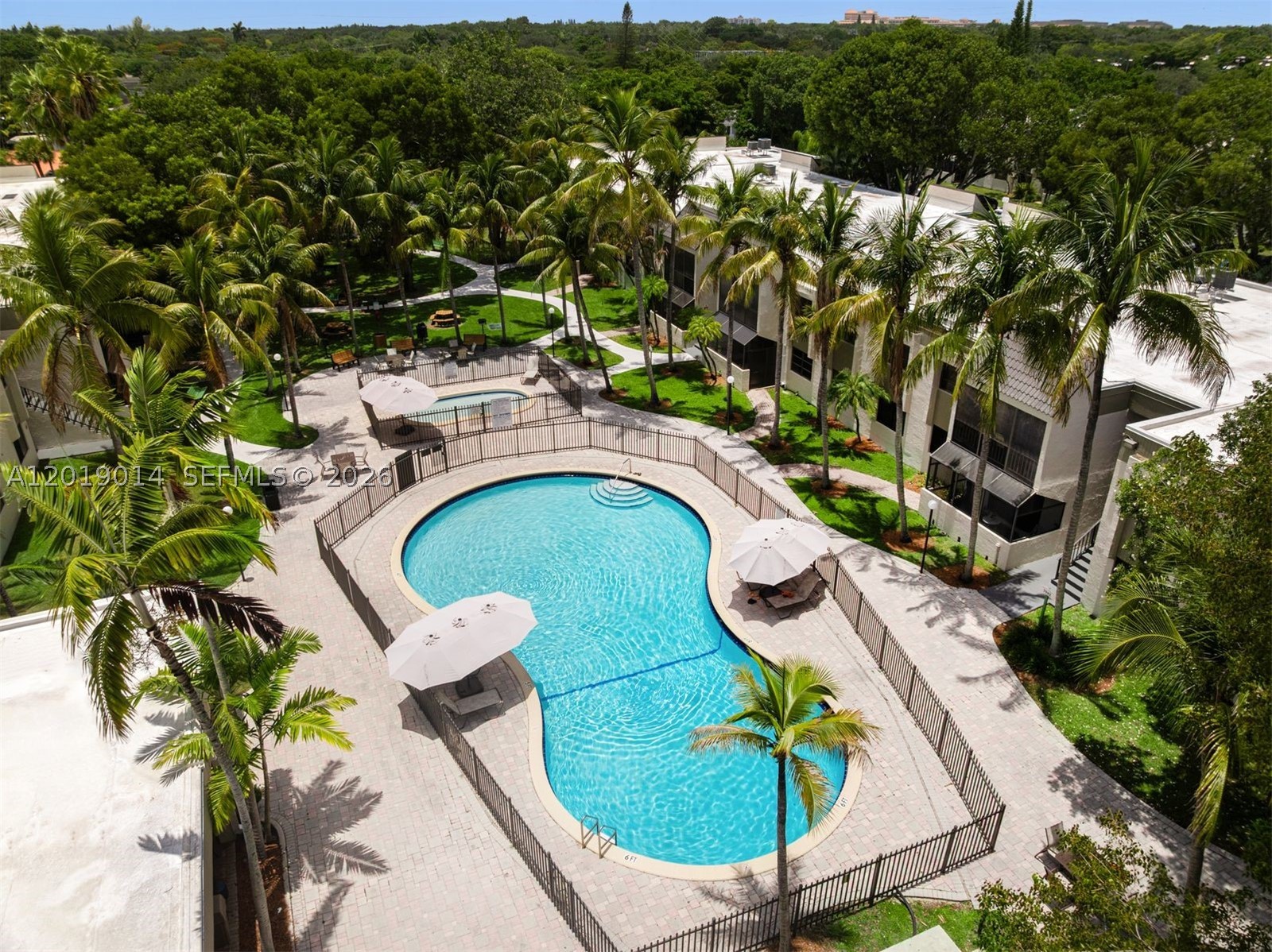 VENETIAN PALMS CONDO - Residential Lease