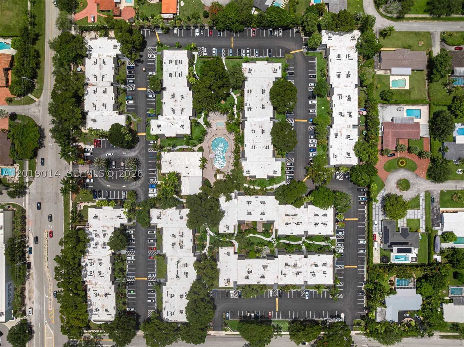 VENETIAN PALMS CONDO - Residential Lease
