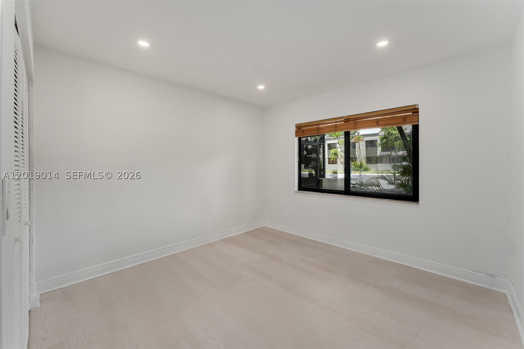 VENETIAN PALMS CONDO - Residential Lease