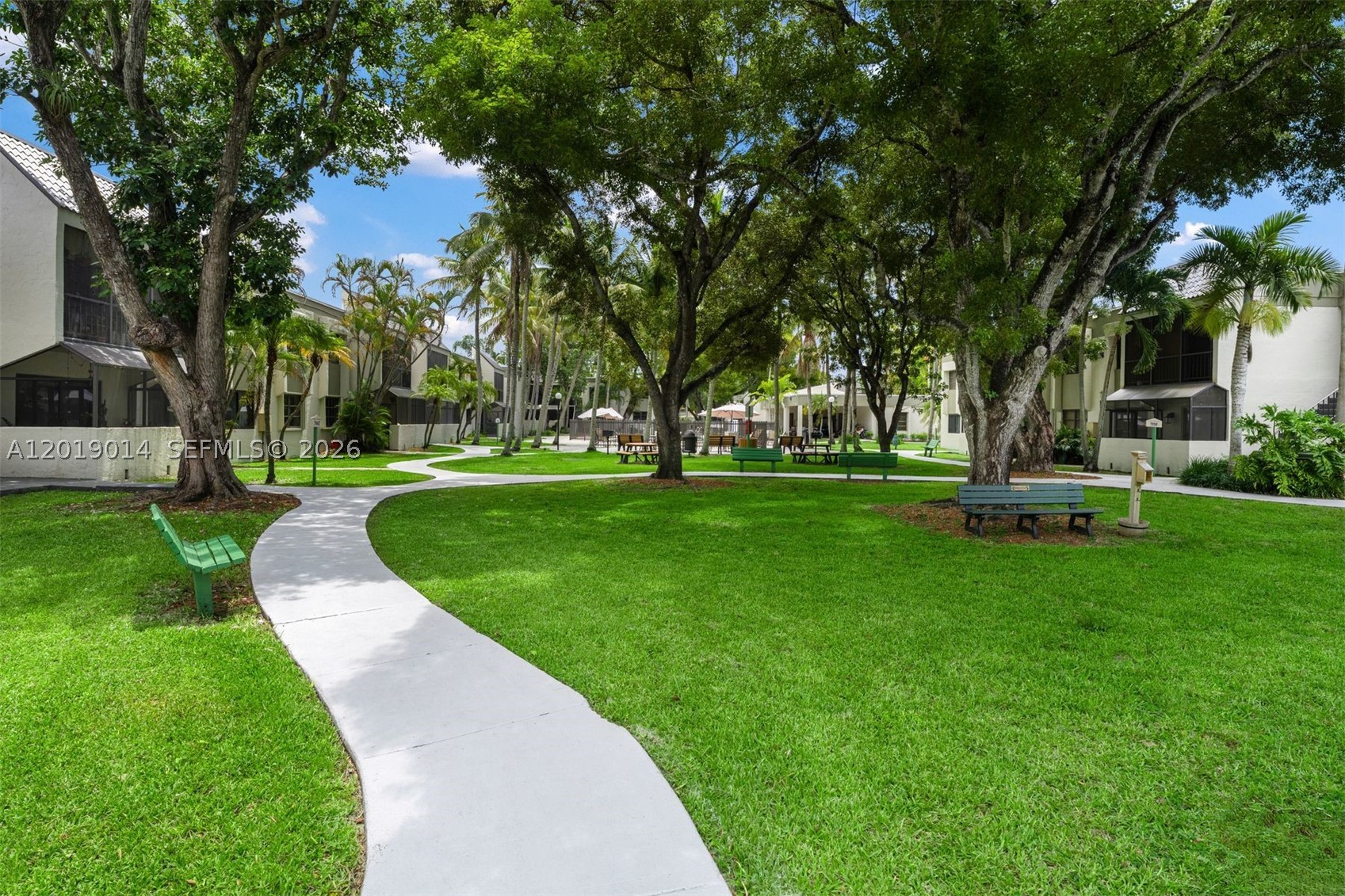 VENETIAN PALMS CONDO - Residential Lease