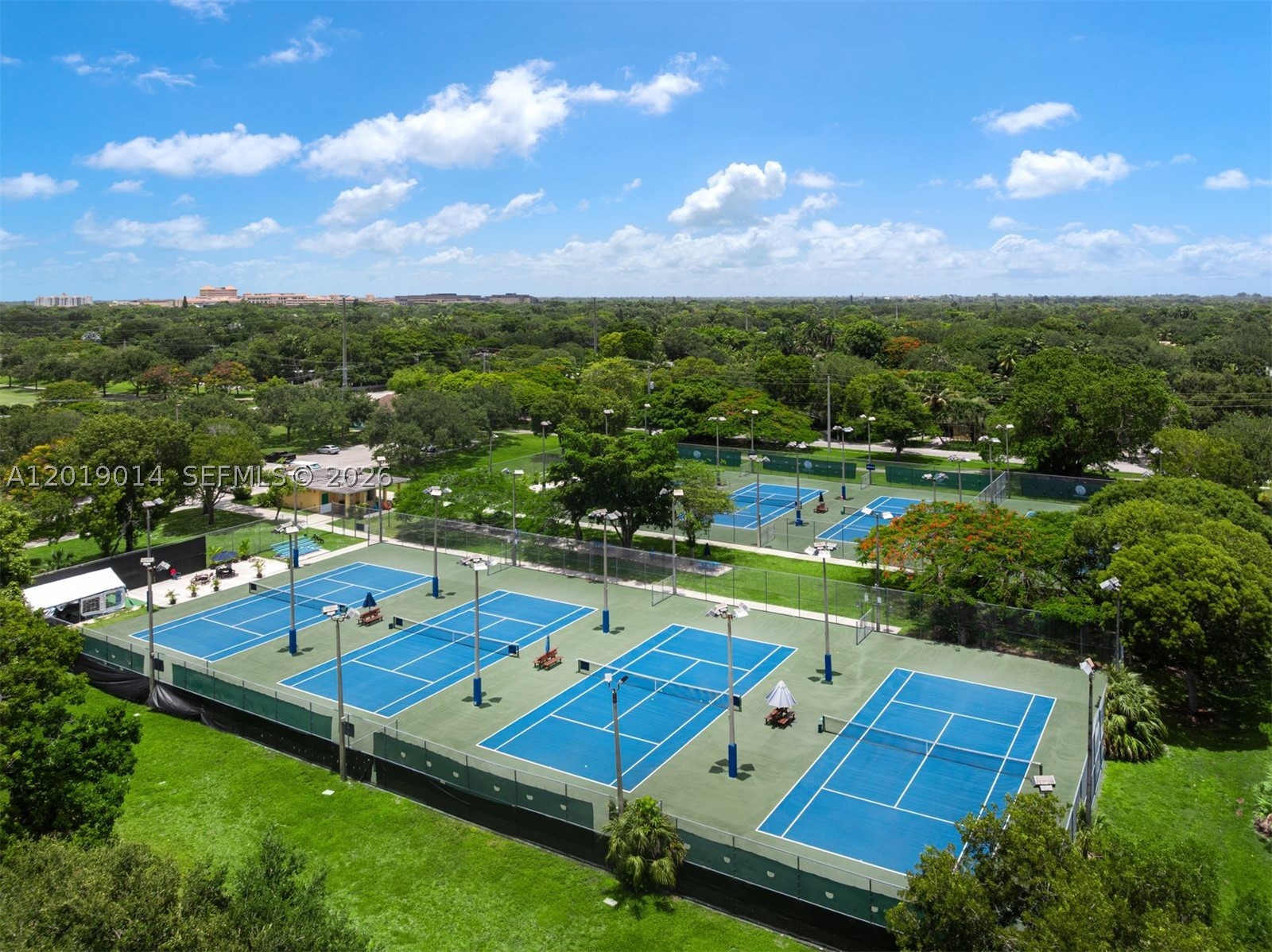 VENETIAN PALMS CONDO - Residential Lease