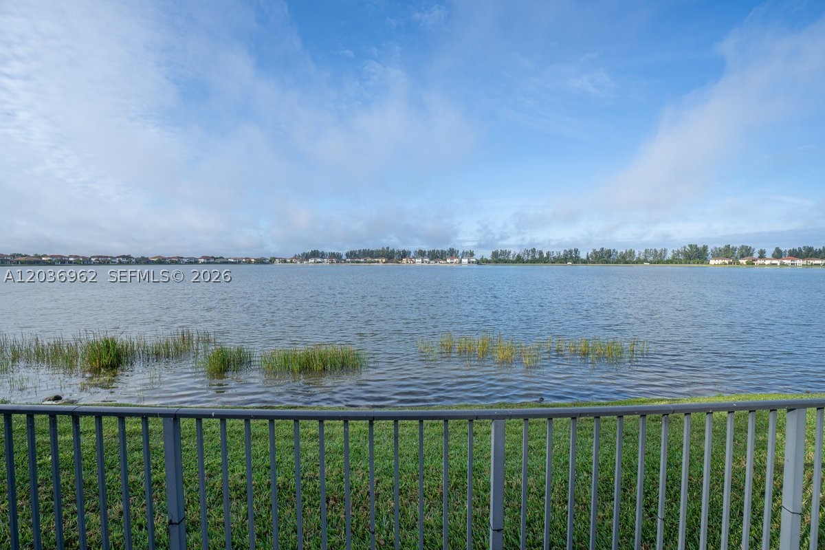 PARKLAND BAY - Residential