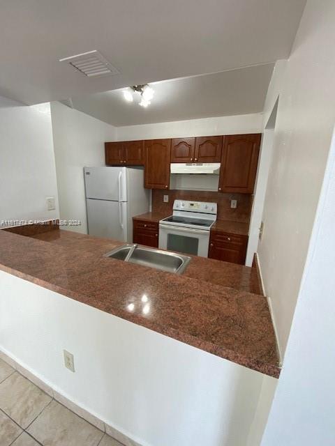 LAS BRISAS@ COUNTRY CLUB - Residential Lease