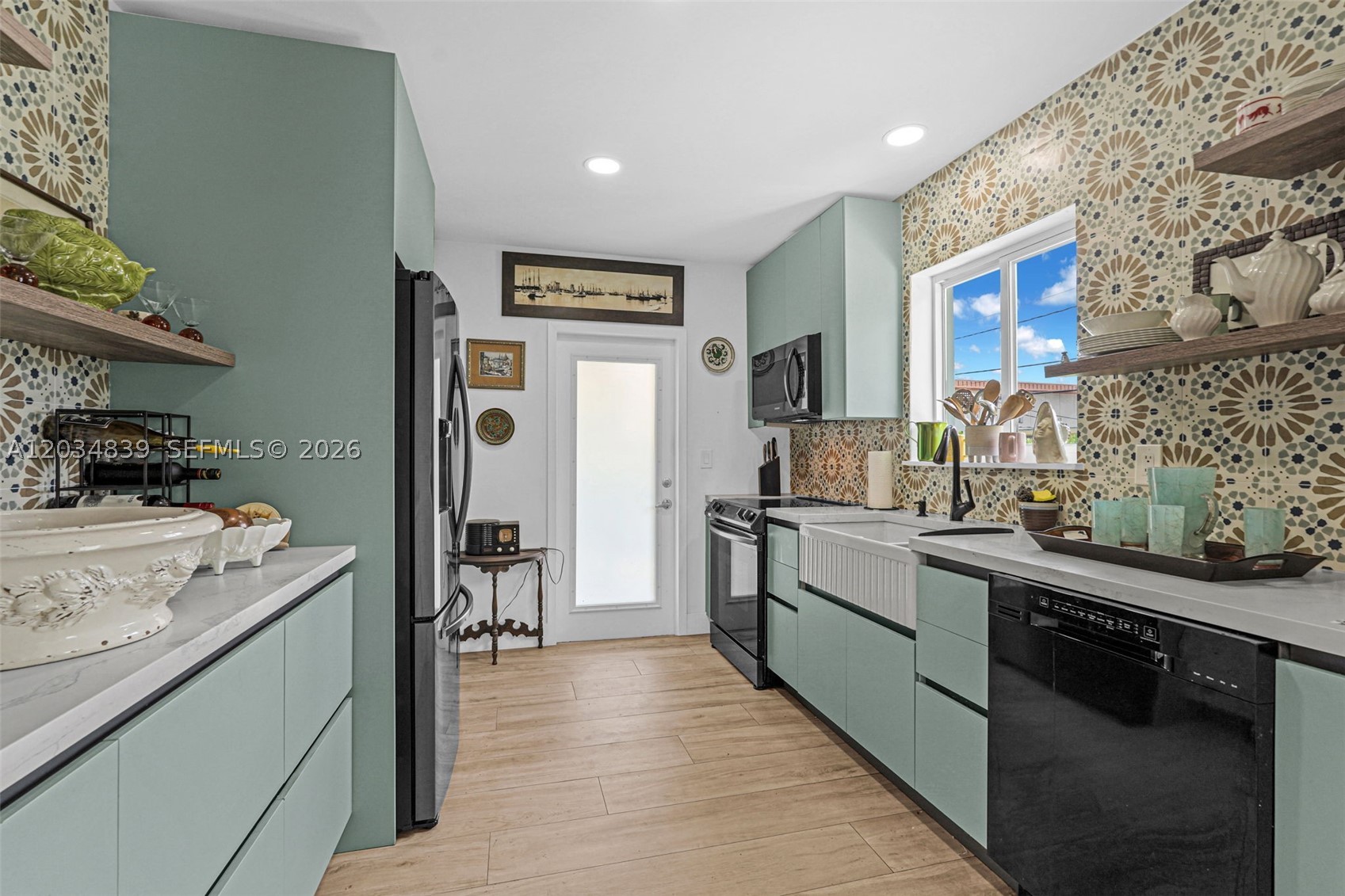 COUNTRY CLUB ESTATES SEC - Residential