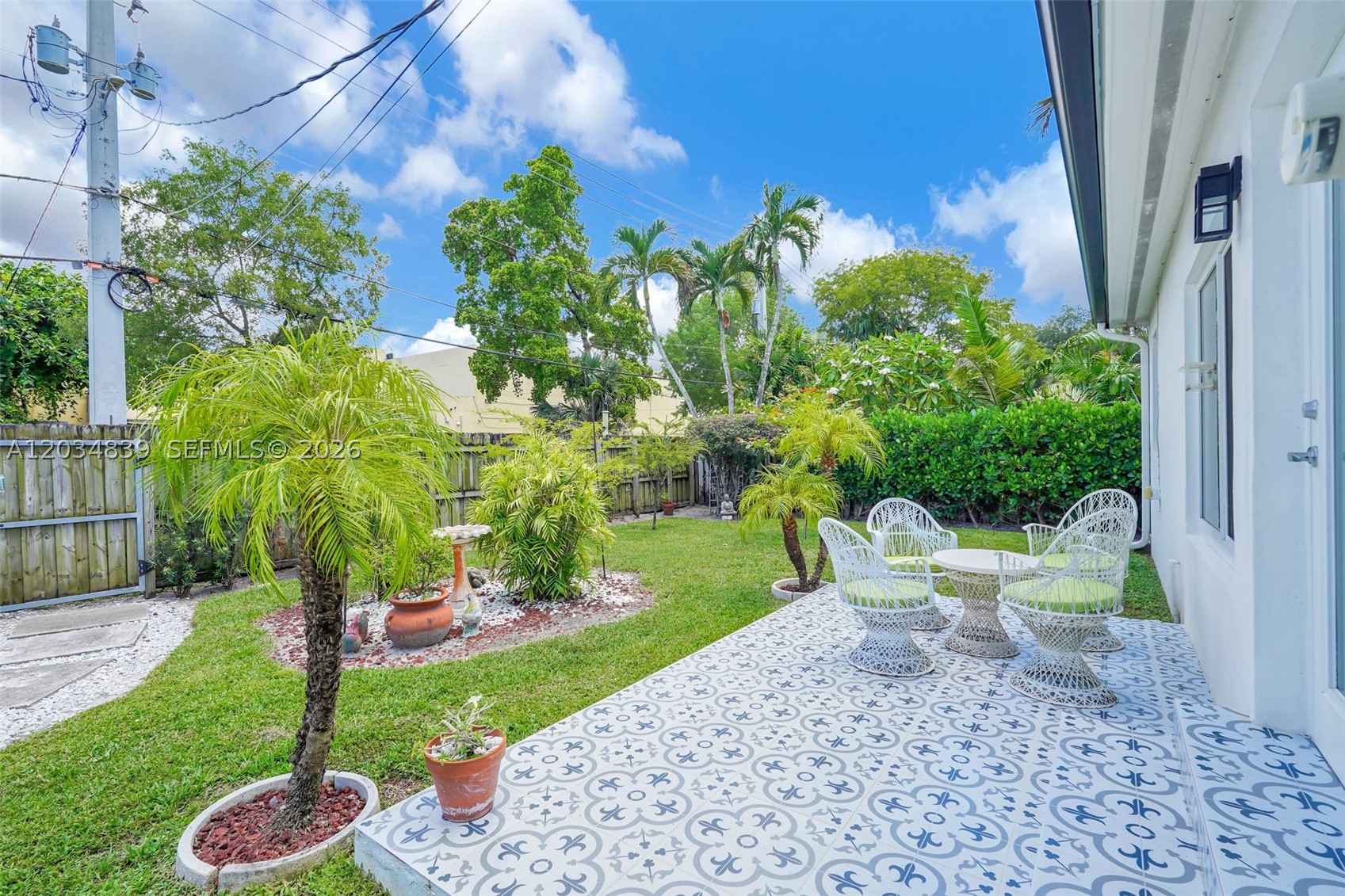 COUNTRY CLUB ESTATES SEC - Residential