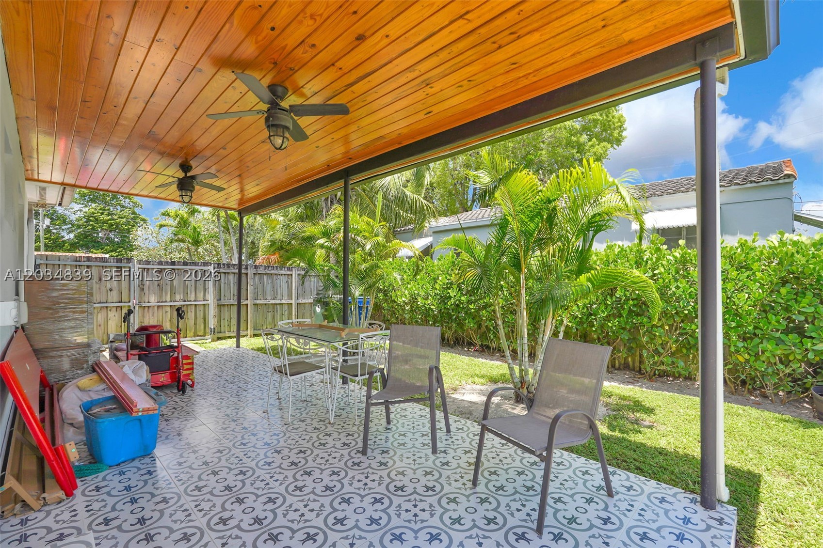 COUNTRY CLUB ESTATES SEC - Residential