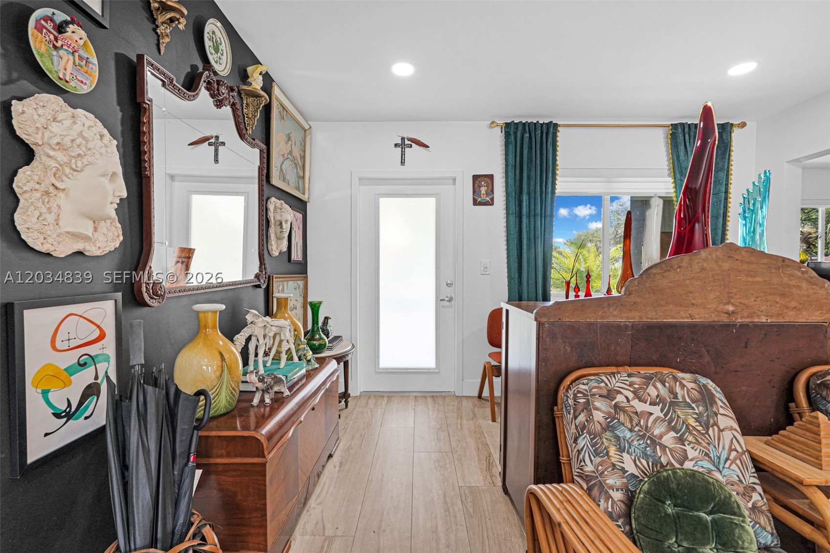 COUNTRY CLUB ESTATES SEC - Residential