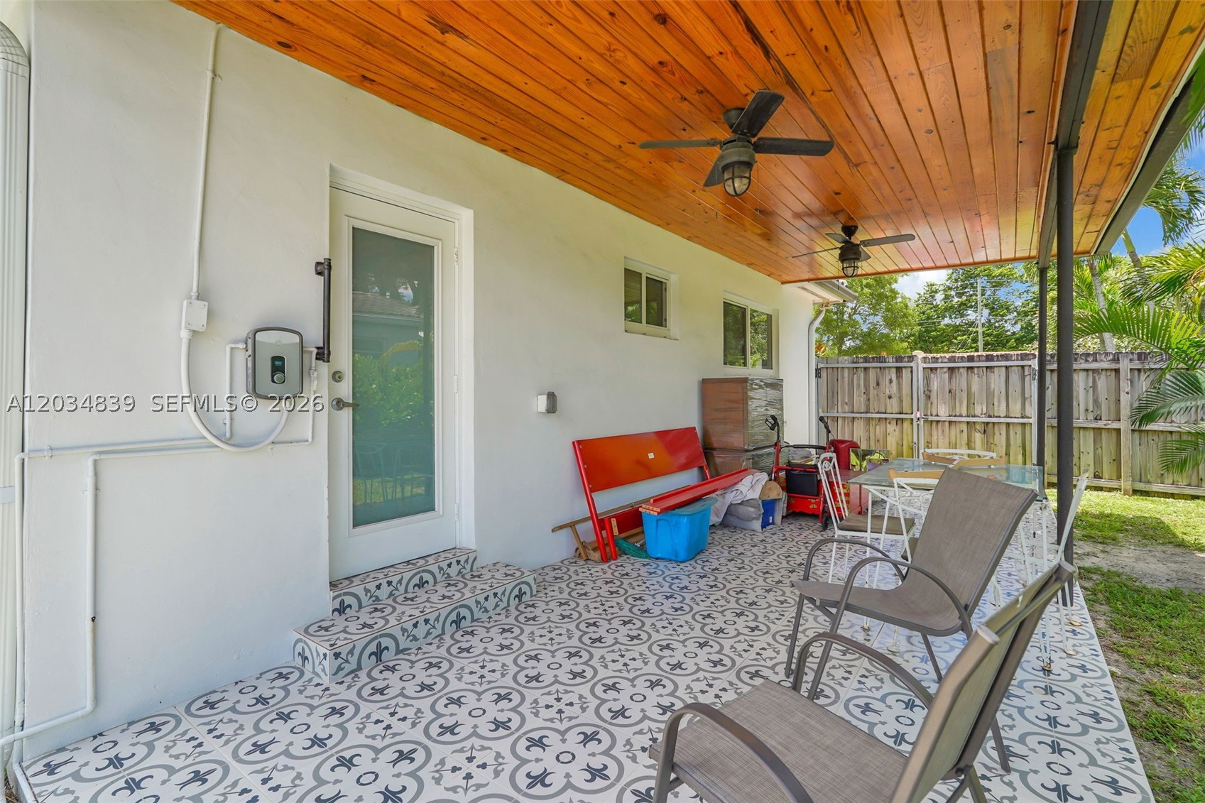 COUNTRY CLUB ESTATES SEC - Residential