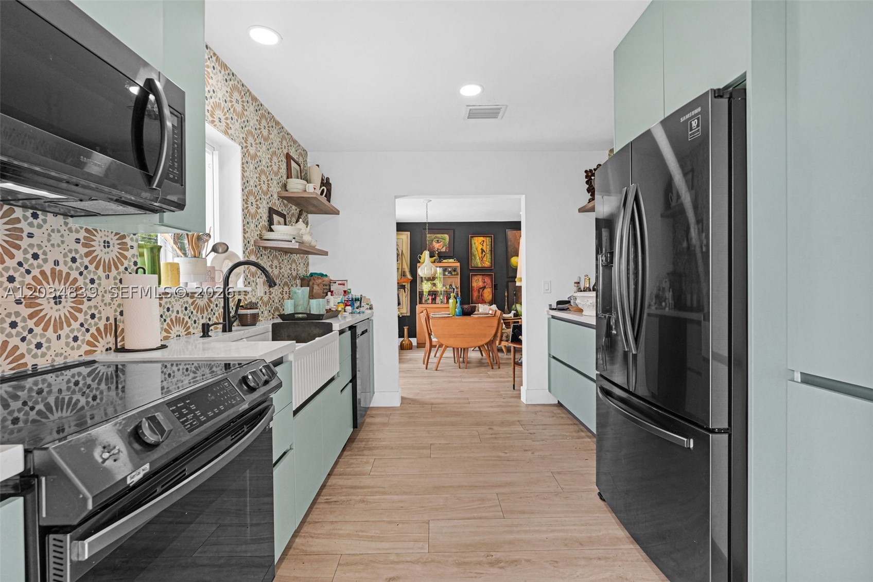 COUNTRY CLUB ESTATES SEC - Residential