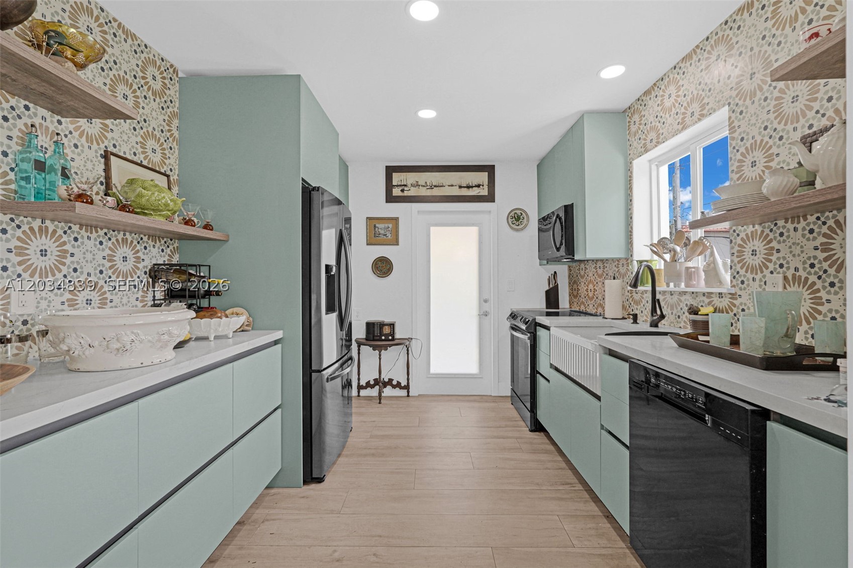 COUNTRY CLUB ESTATES SEC - Residential
