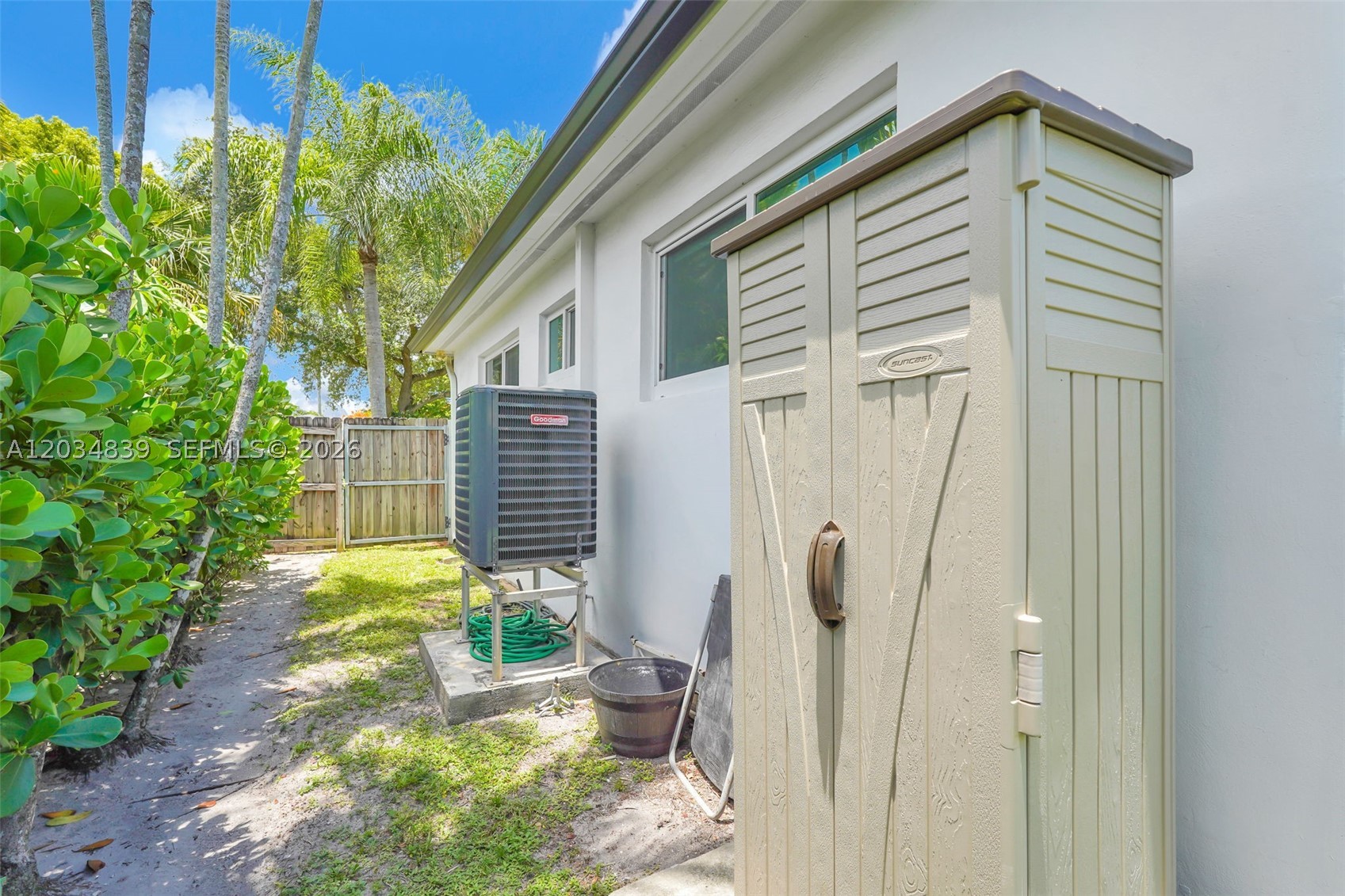 COUNTRY CLUB ESTATES SEC - Residential