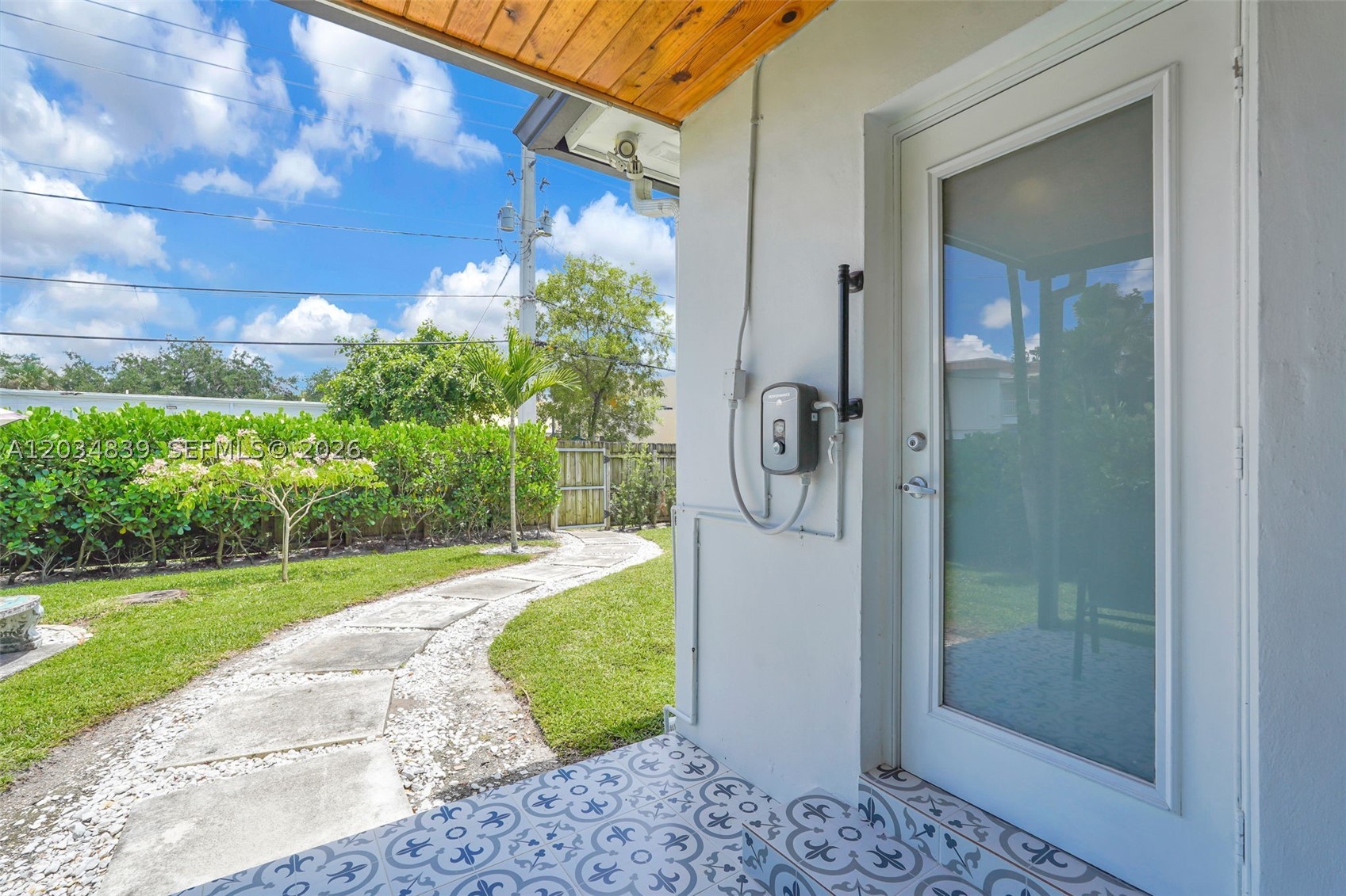 COUNTRY CLUB ESTATES SEC - Residential