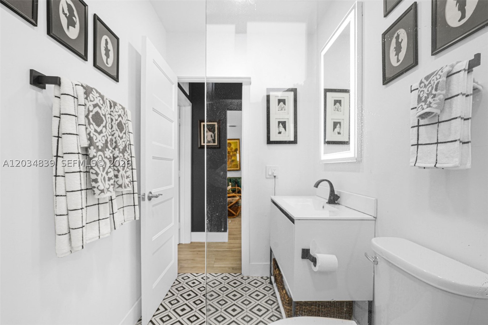 COUNTRY CLUB ESTATES SEC - Residential