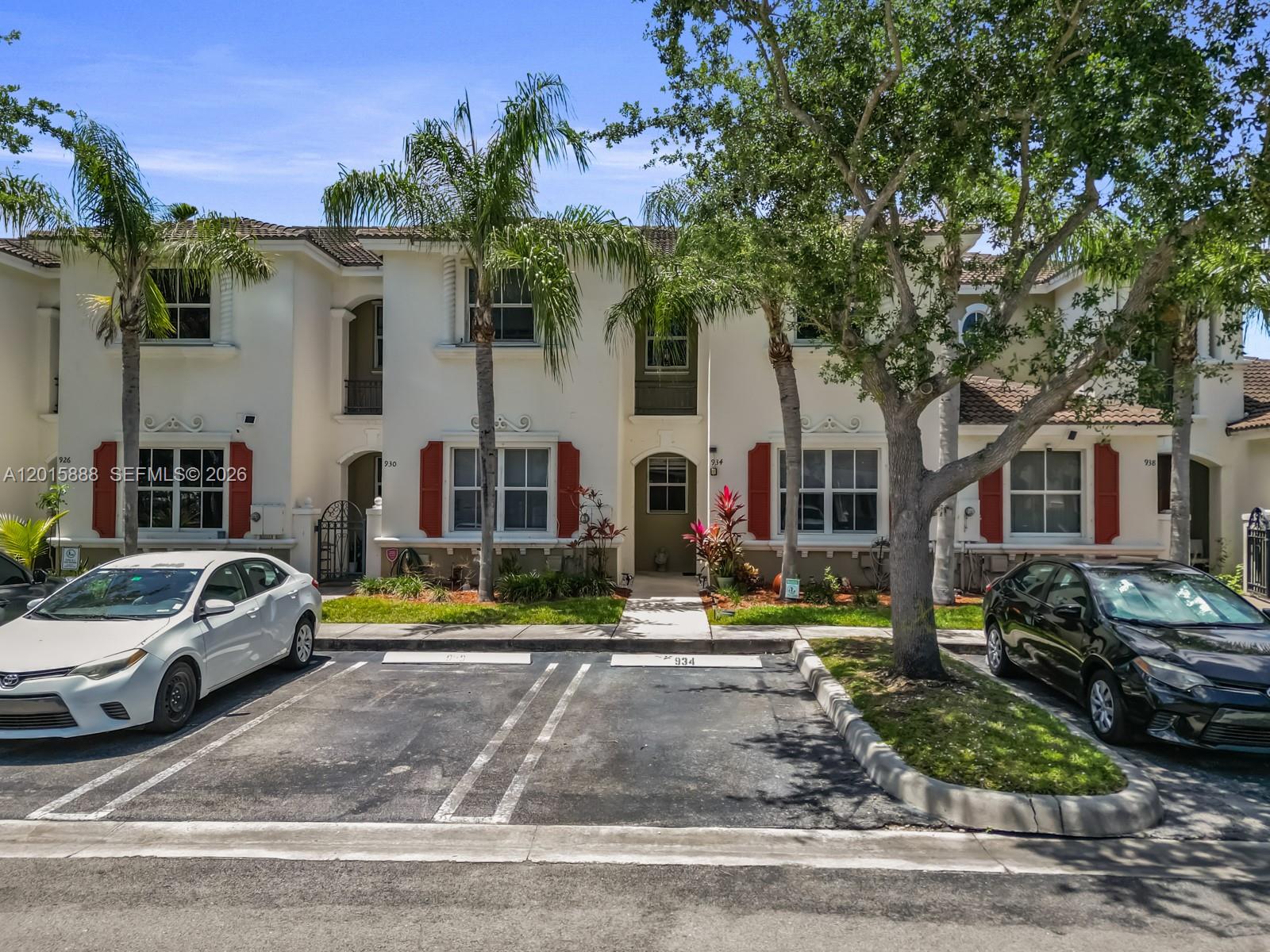 Beautifully maintained home in one of Homestead’s most desirable communities! This property features a bright, open floor plan with spacious living areas and abundant natural light. The kitchen offers ample cabinetry and flows seamlessly into the dining and family spaces—perfect for everyday living and entertaining. The home includes new blinds and window treatments throughout, adding a modern touch. Enjoy a private backyard ideal for relaxing or gatherings. Conveniently located near shopping, dining, schools, and major highways. Low HOA of just $158/month adds incredible value. A fantastic opportunity for homeowners or investors!