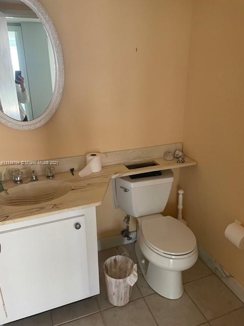 LAKE POINT TOWER CONDO - Residential