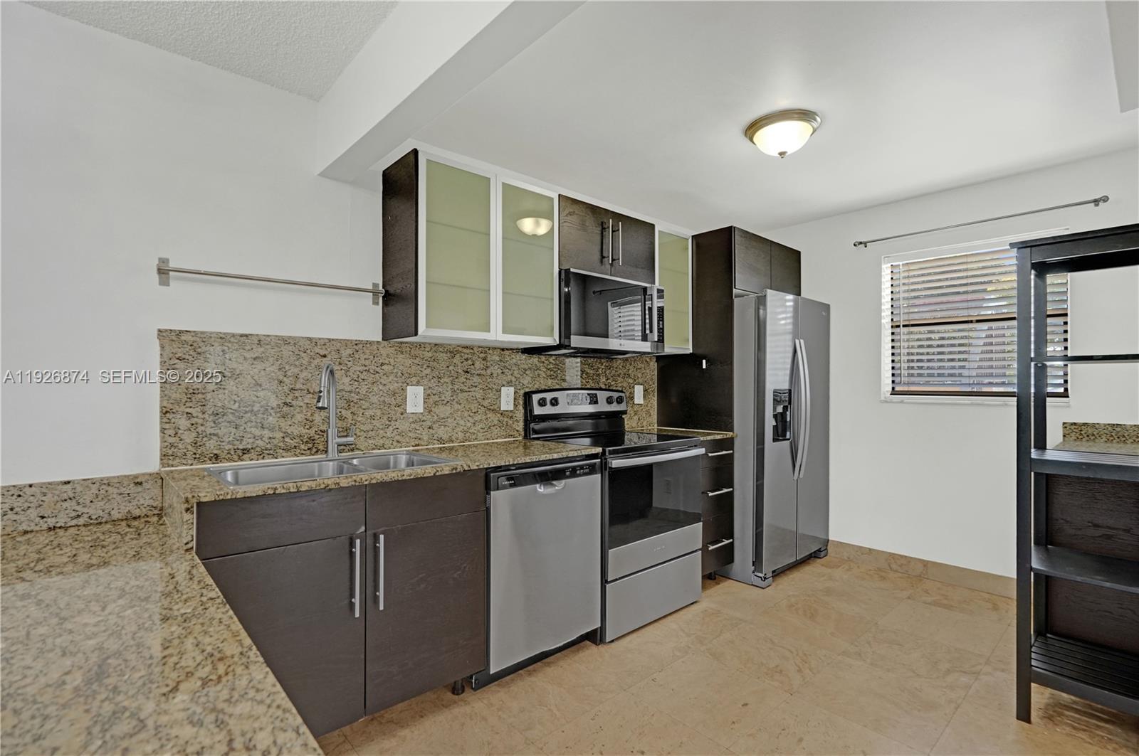 WATERSIDE VILLAGE THREE C - Residential
