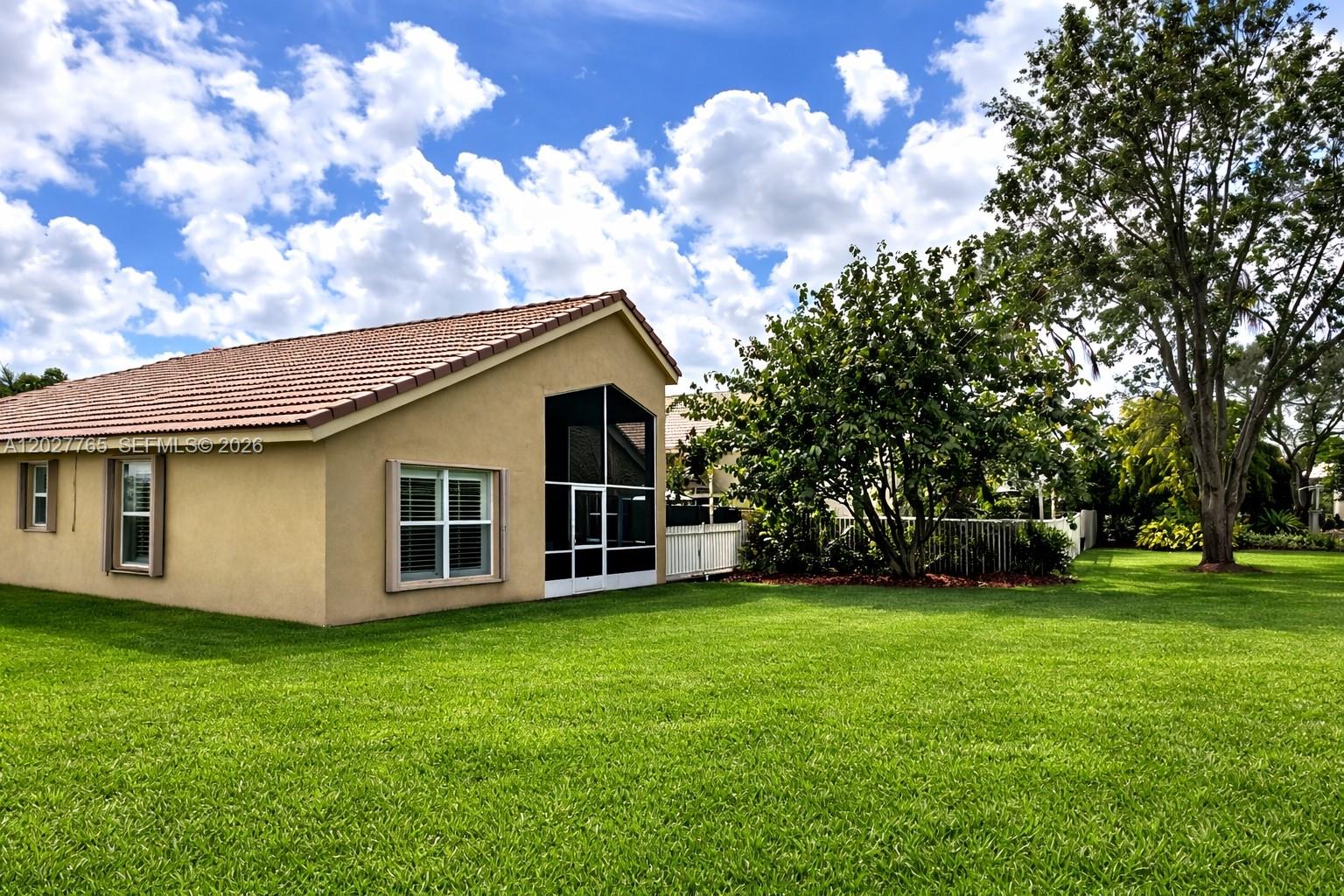 TWIN LAKES - Residential