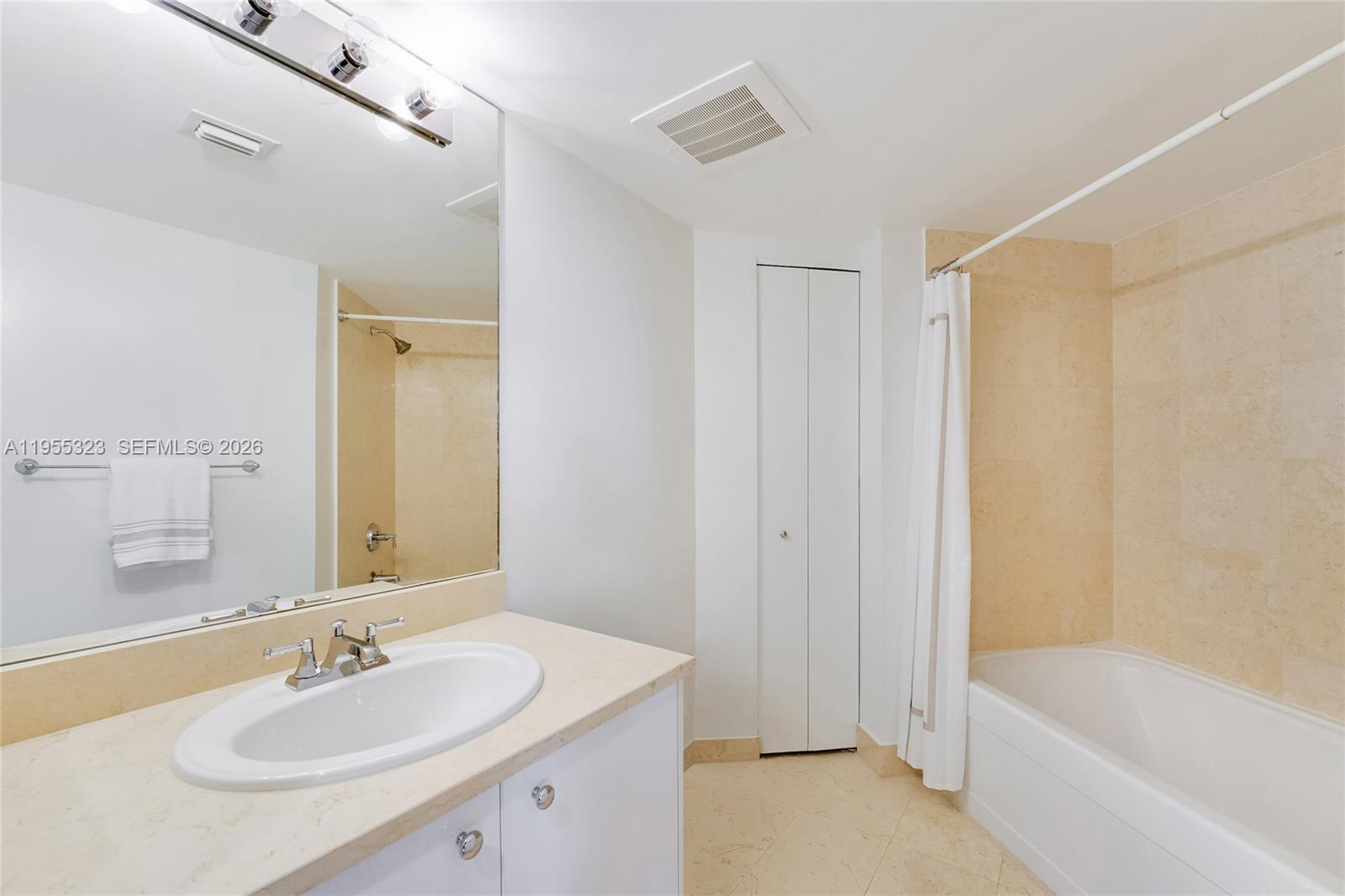 TURNBERRY VILLAGE SO TOWE - Residential