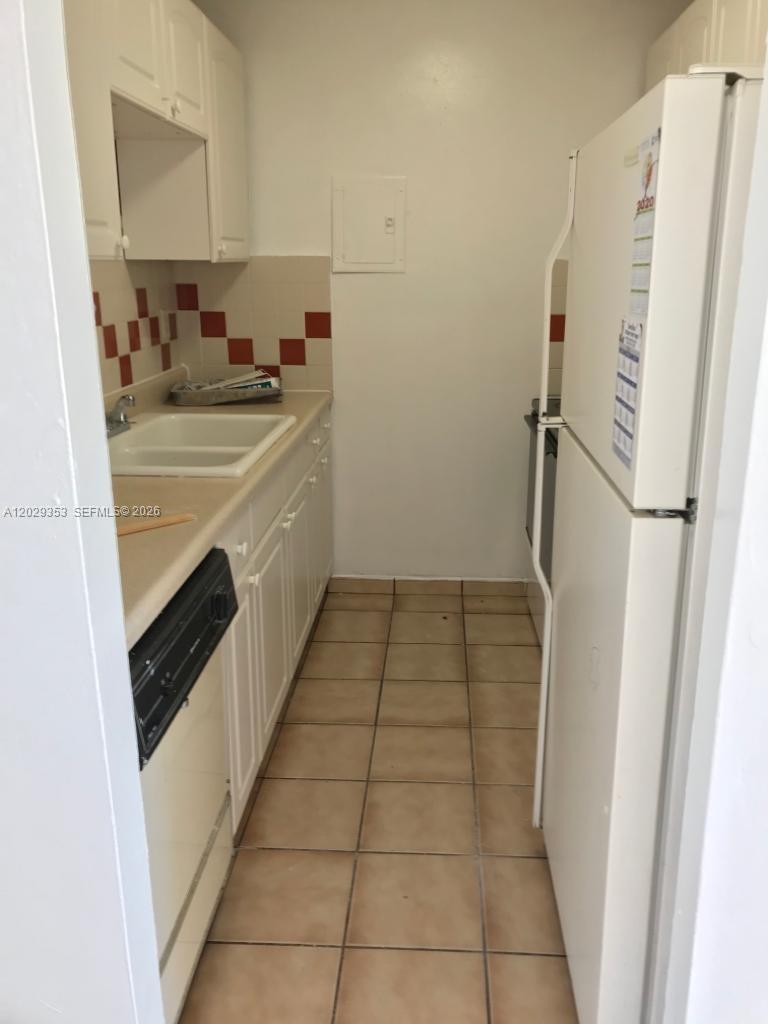 EL LAGO CONDO - Residential Lease