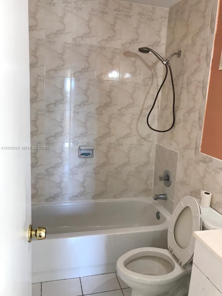EL LAGO CONDO - Residential Lease