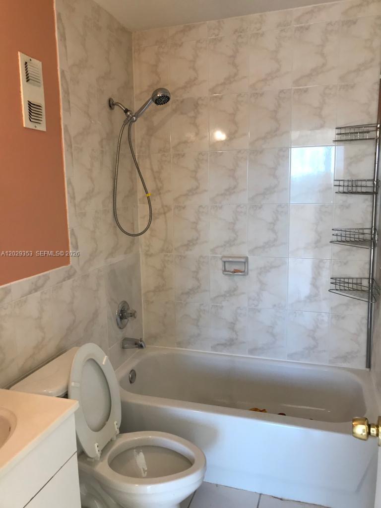 EL LAGO CONDO - Residential Lease