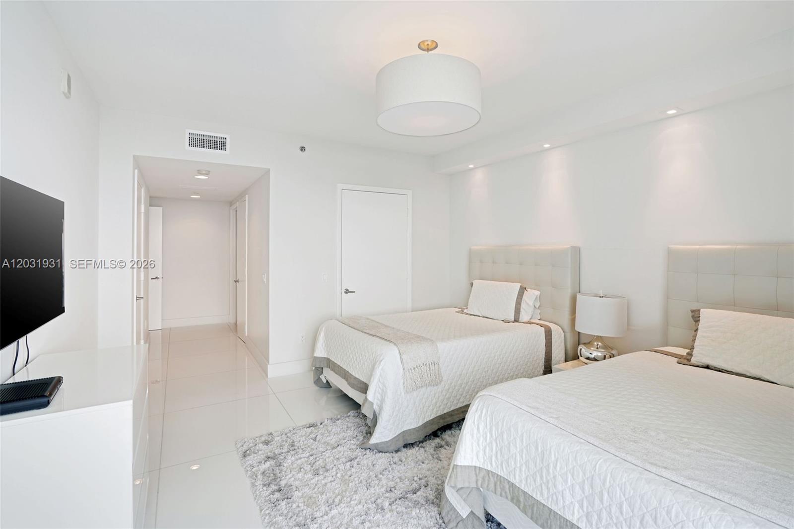 2711 HOLLYWOOD BEACH COND - Residential Lease