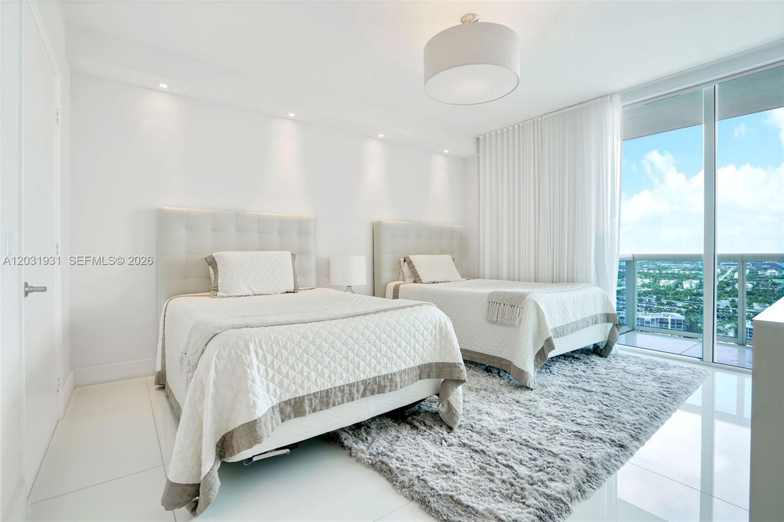 2711 HOLLYWOOD BEACH COND - Residential Lease