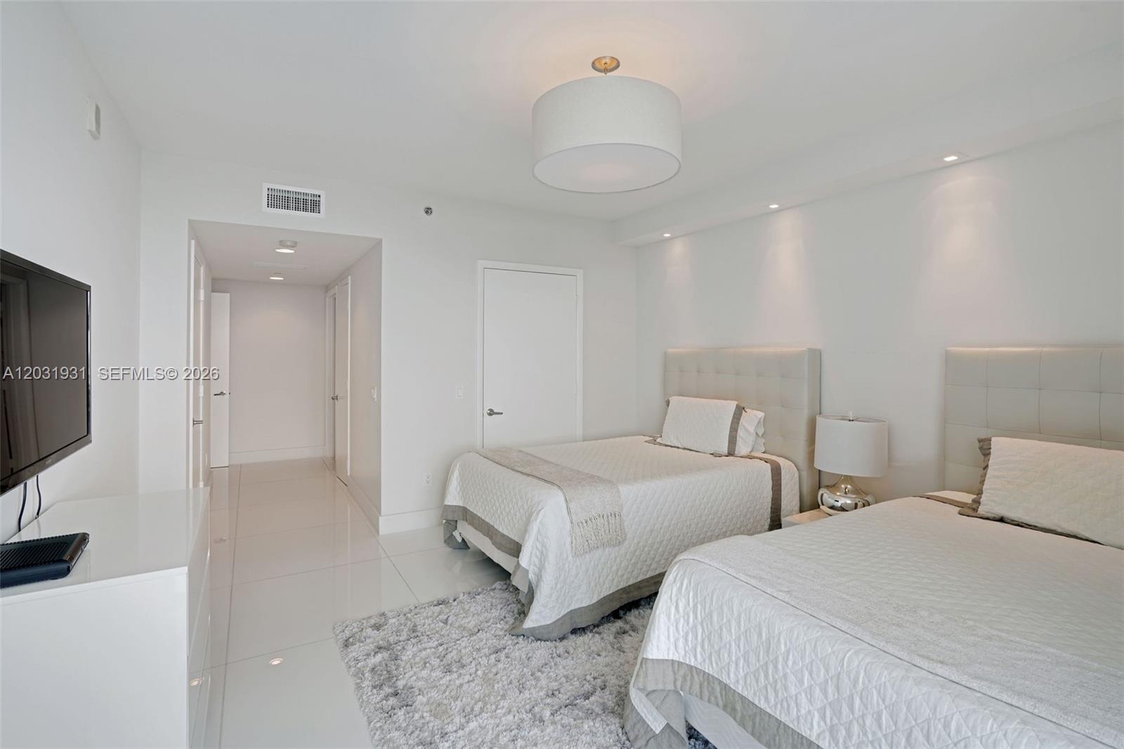 2711 HOLLYWOOD BEACH COND - Residential Lease