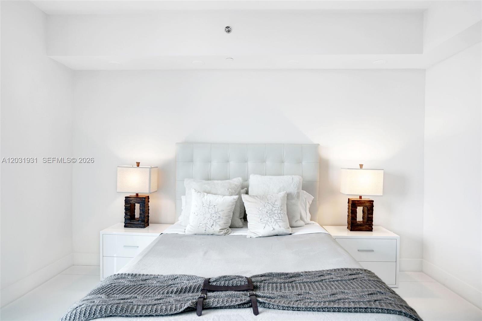 2711 HOLLYWOOD BEACH COND - Residential Lease