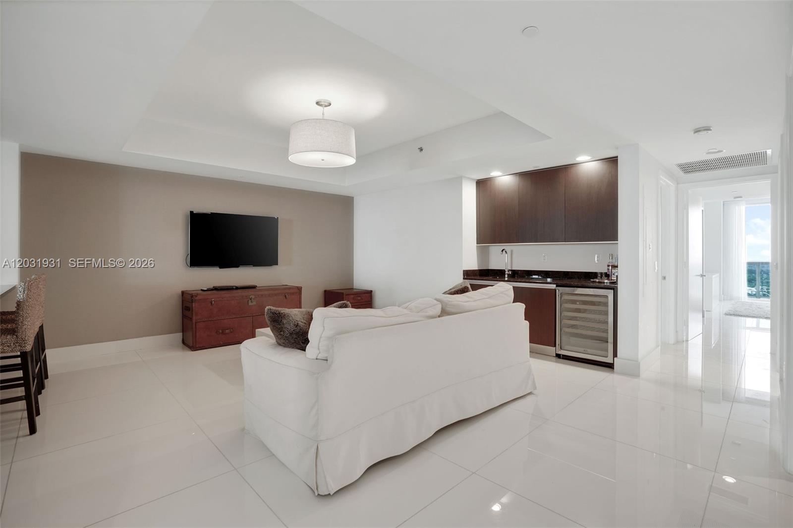 2711 HOLLYWOOD BEACH COND - Residential Lease