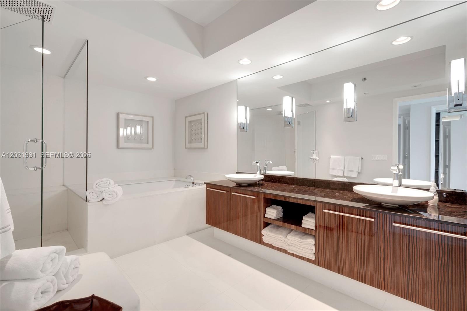2711 HOLLYWOOD BEACH COND - Residential Lease