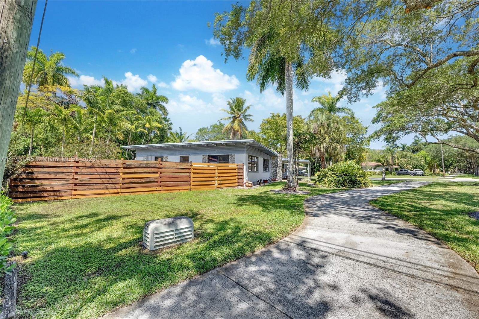 PLANTATION GARDENS 1ST SE - Residential
