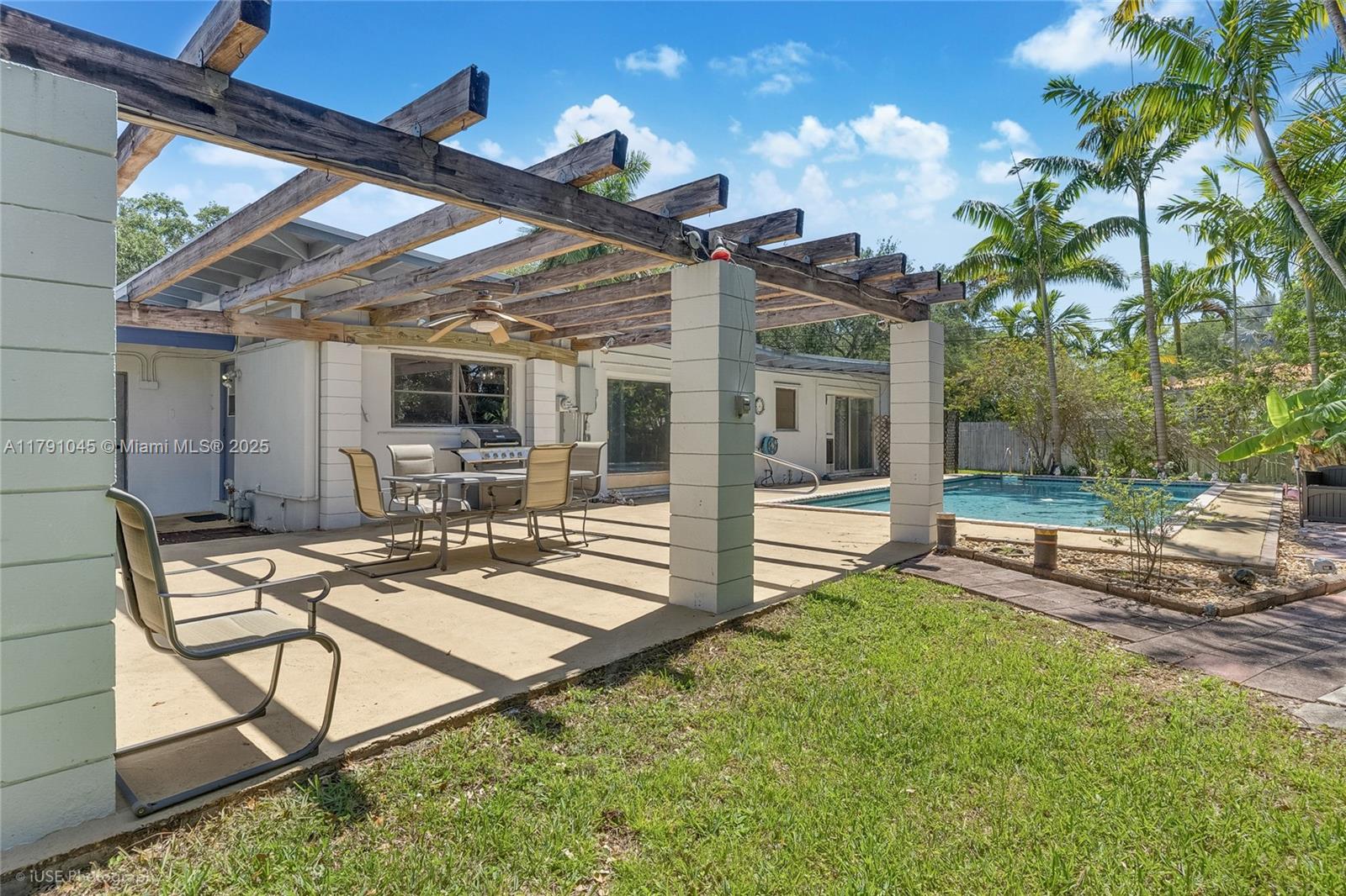 PLANTATION GARDENS 1ST SE - Residential