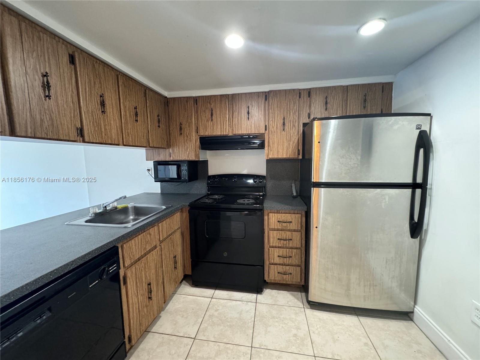 TALL TREES CONDO - Residential