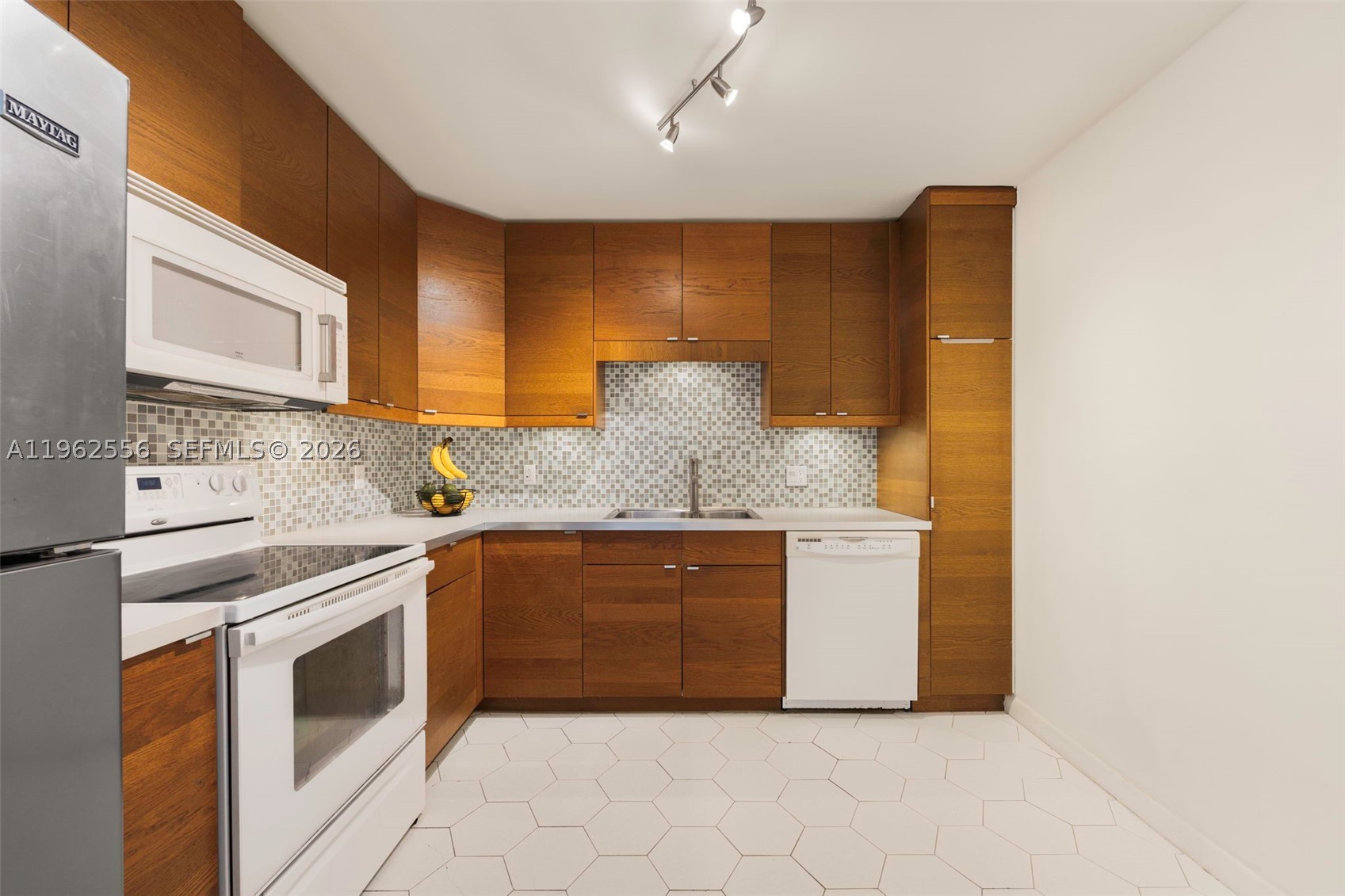 ADMIRALS PORT CONDO WEST - Residential