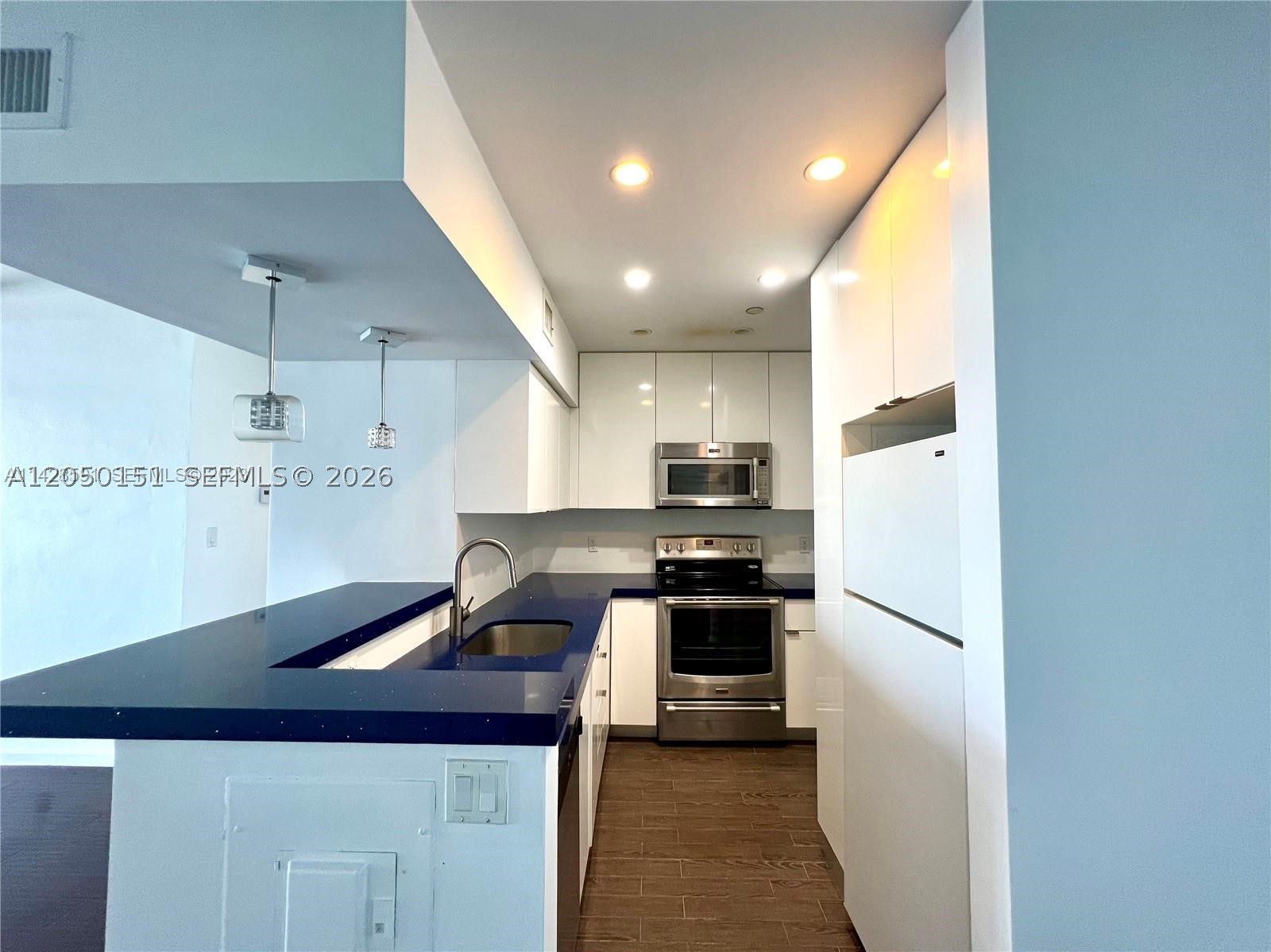 MIRADOR 1200 CONDO - Residential