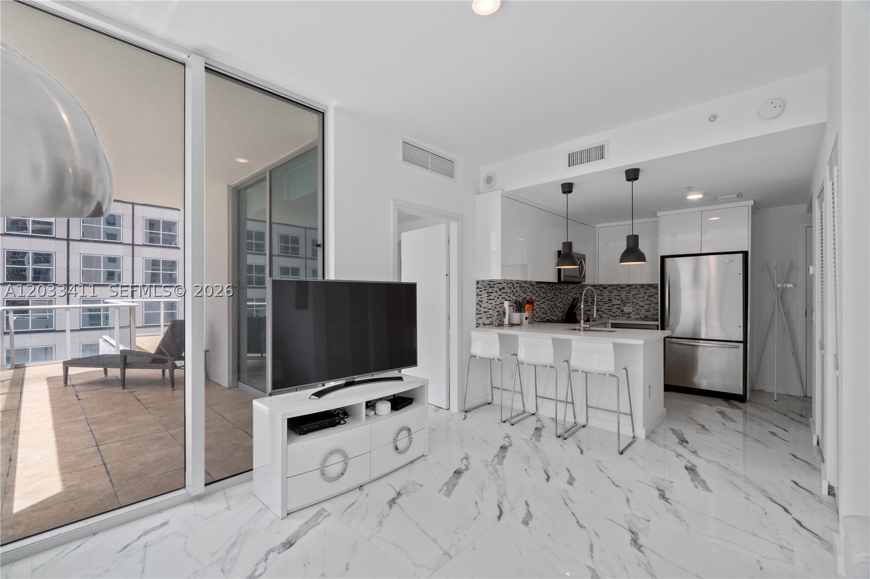 MET 1 CONDO - Residential