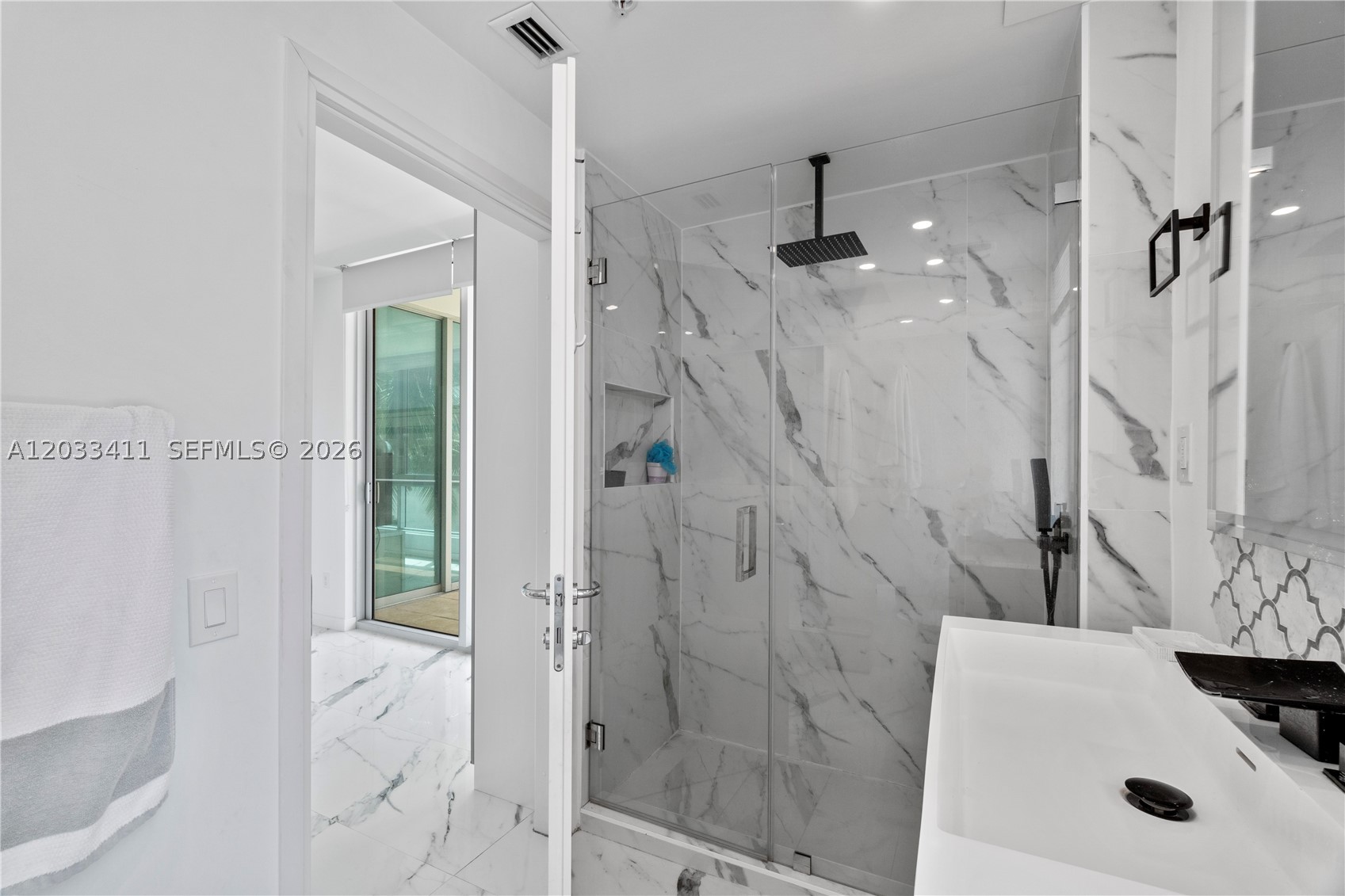MET 1 CONDO - Residential