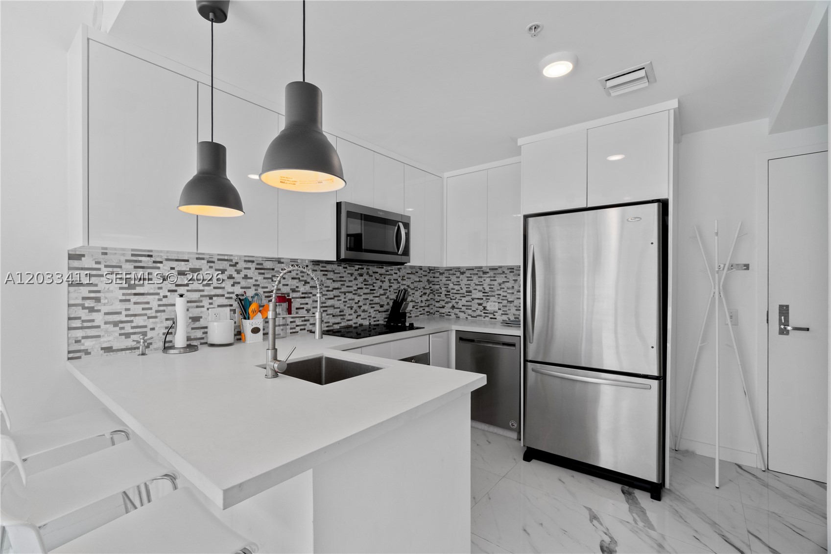 MET 1 CONDO - Residential