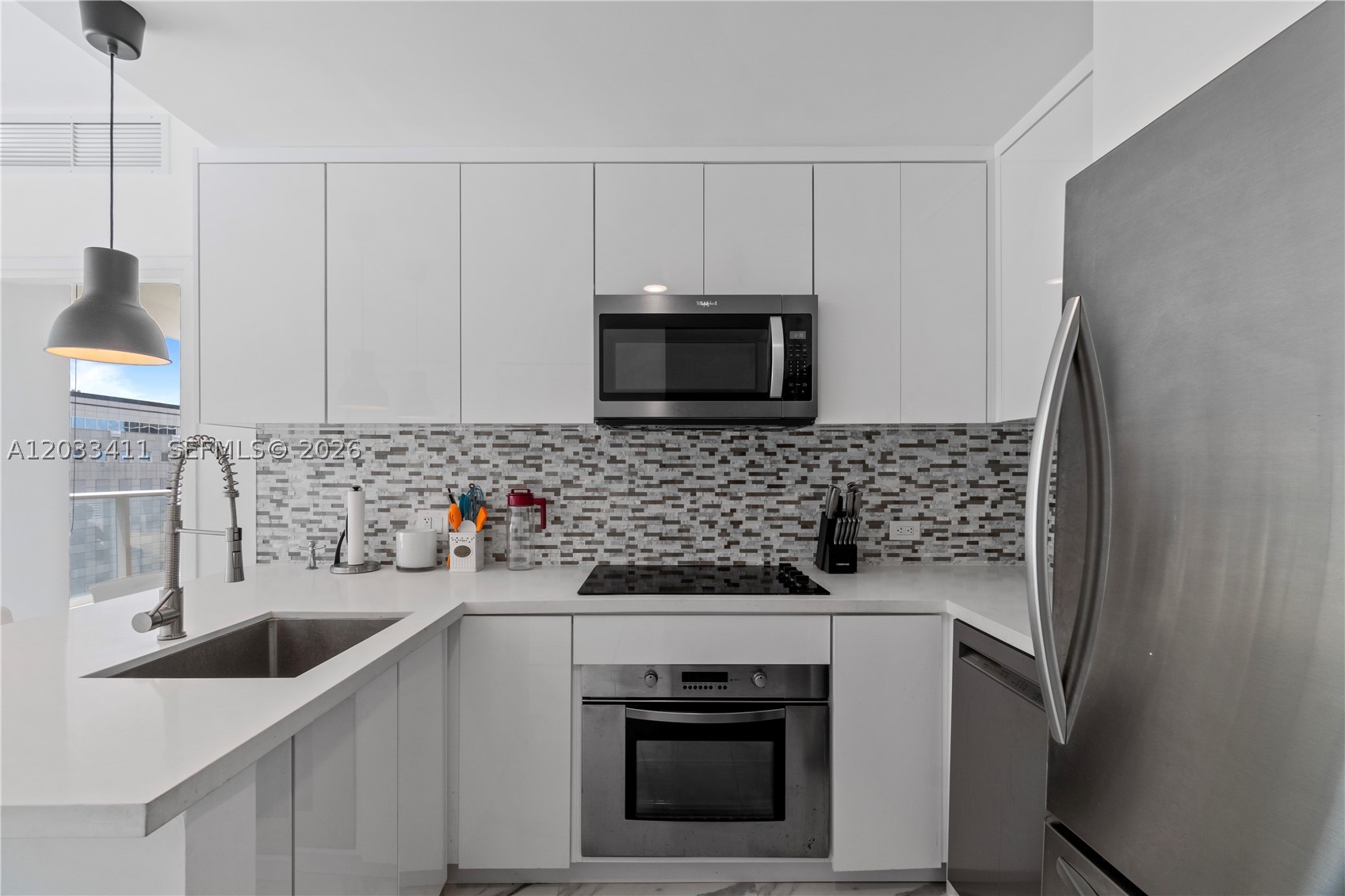 MET 1 CONDO - Residential