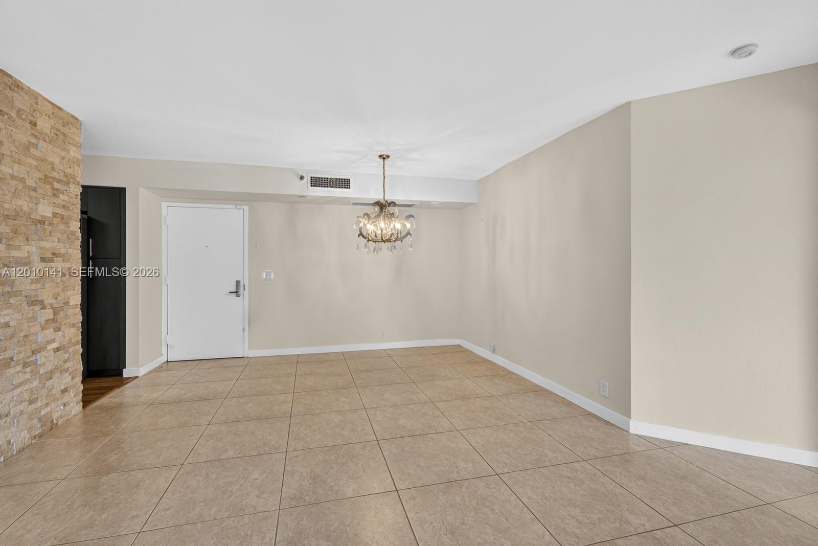 MYSTIC POINTE TOWER 400 C - Residential