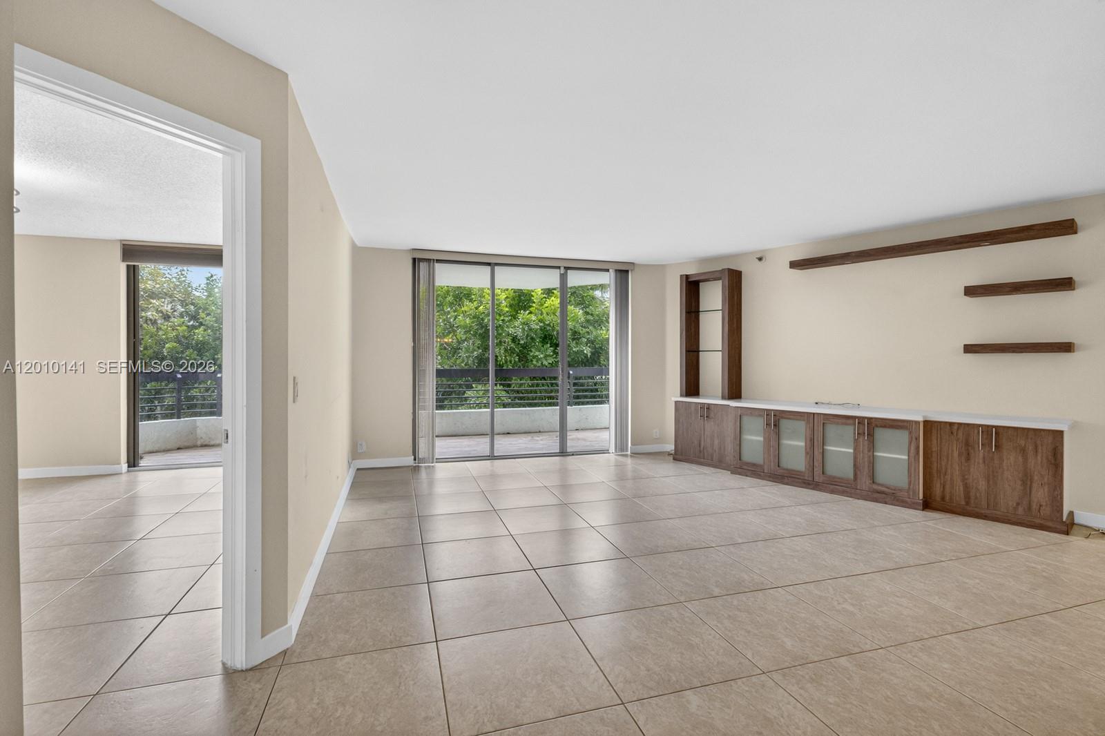 MYSTIC POINTE TOWER 400 C - Residential