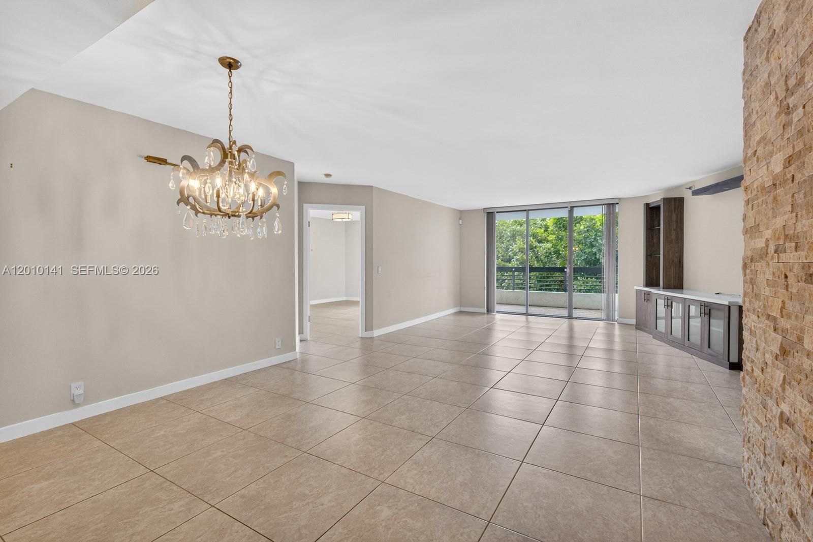 MYSTIC POINTE TOWER 400 C - Residential