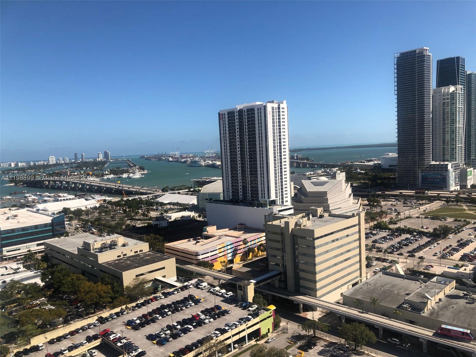Beautiful 2 bed/2 bath, located in the heart of Miami. Just minutes from the airport, shops, museums, restaurants, beach and entertainment. You must see, it won't last!