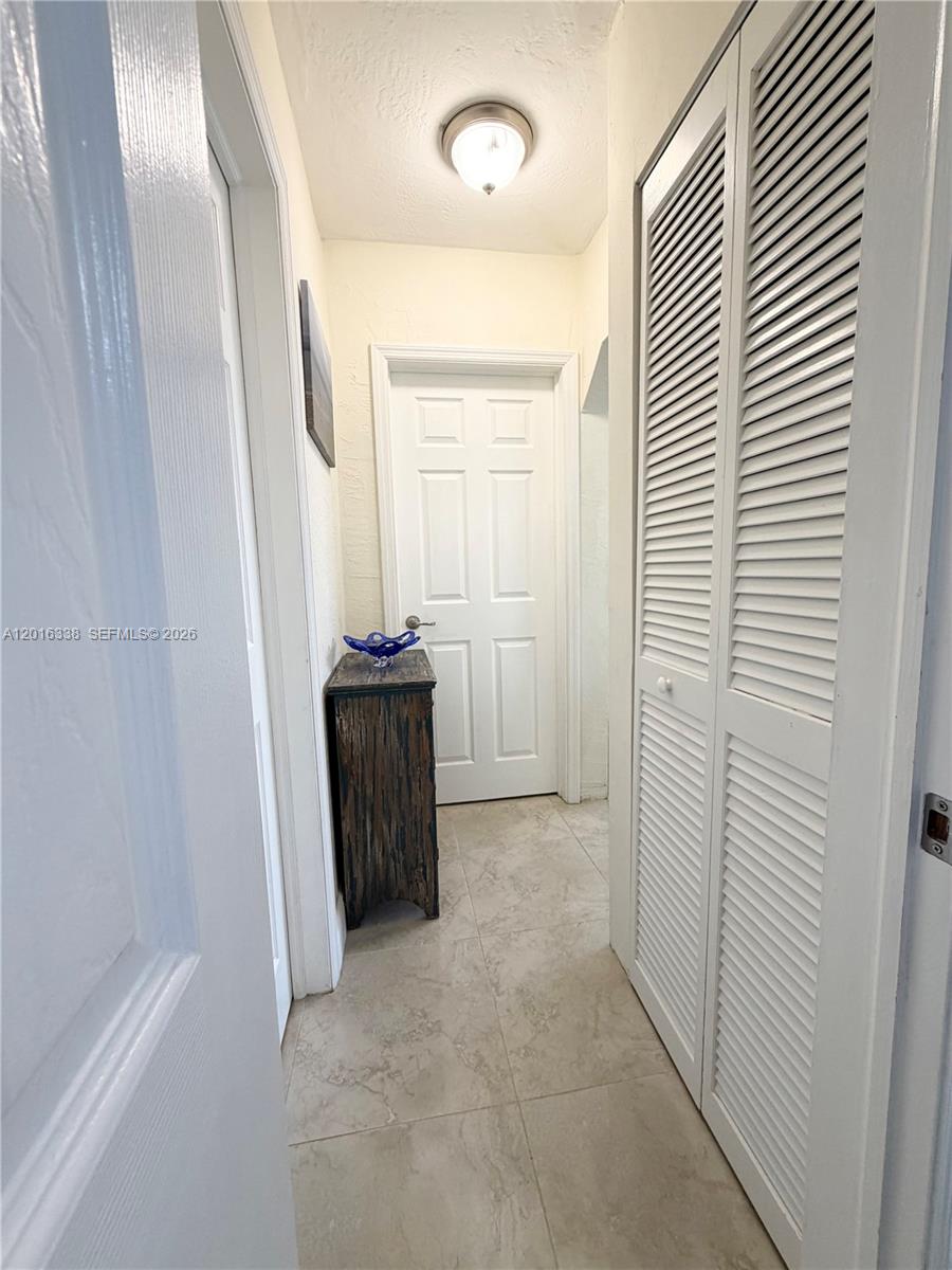 HOLLYWOOD LITTLE RANCHES - Residential